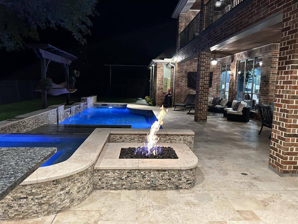 Enjoy the outdoor area in the evening. A perfect place to unwind.