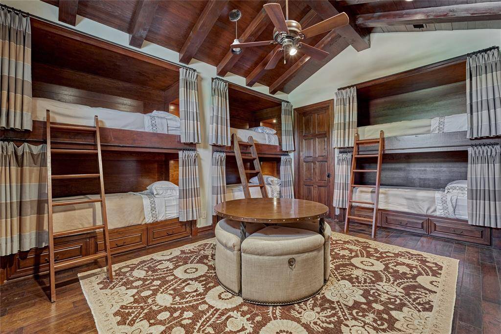 Impressive bunk room for large holiday crowds!
