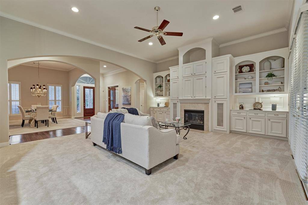 Open and spacious floorplan for ease of entertaining.