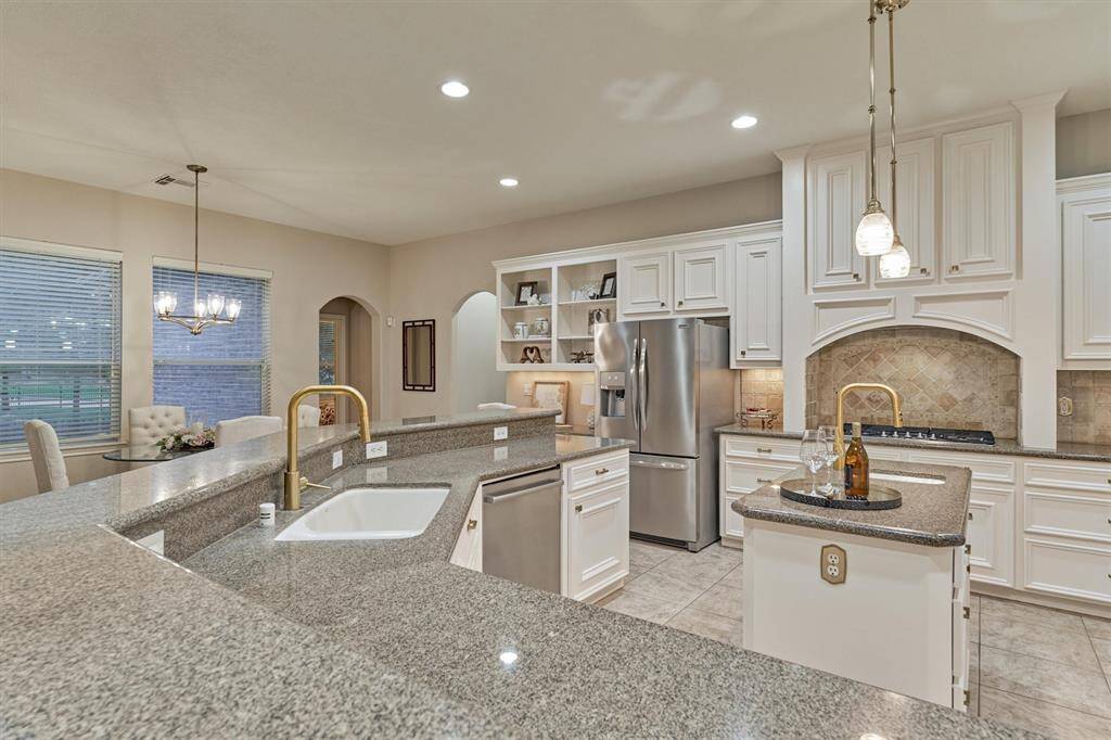 A large breakfast bar for seating extra guests.
