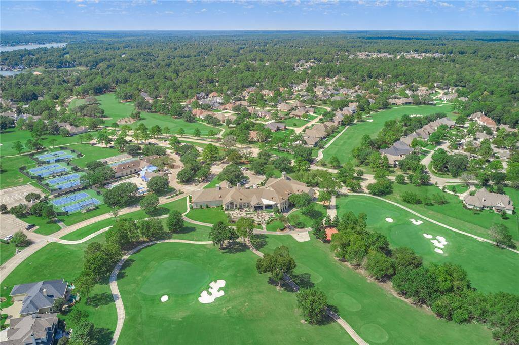 Country Club for dining when you don't want to travel too far. Other amenities include a fitness center, spa, tennis, pickle ball, dog park, 2 swimming pools and so much more!