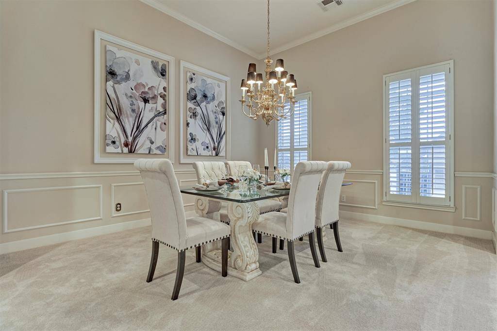 You and your guests are sure to have a sophisticated and elegant dining experience in this lovely space.