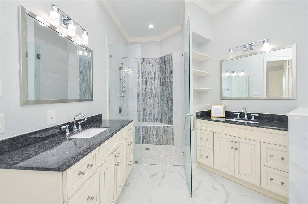 Large Seamless Glass Shower Offering a Harmonious Blend of Functionality and Style.
