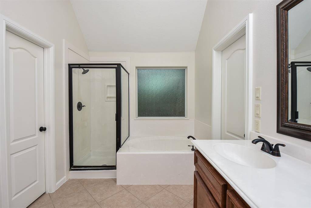 There's just something about a white bath (or kitchen, for that matter) that makes us warm and cozy. The light/dark theme in the primary ensuite bath does just that. Choose a long, languishing soak or a quick refreshing shower after move-in day comes to a close!