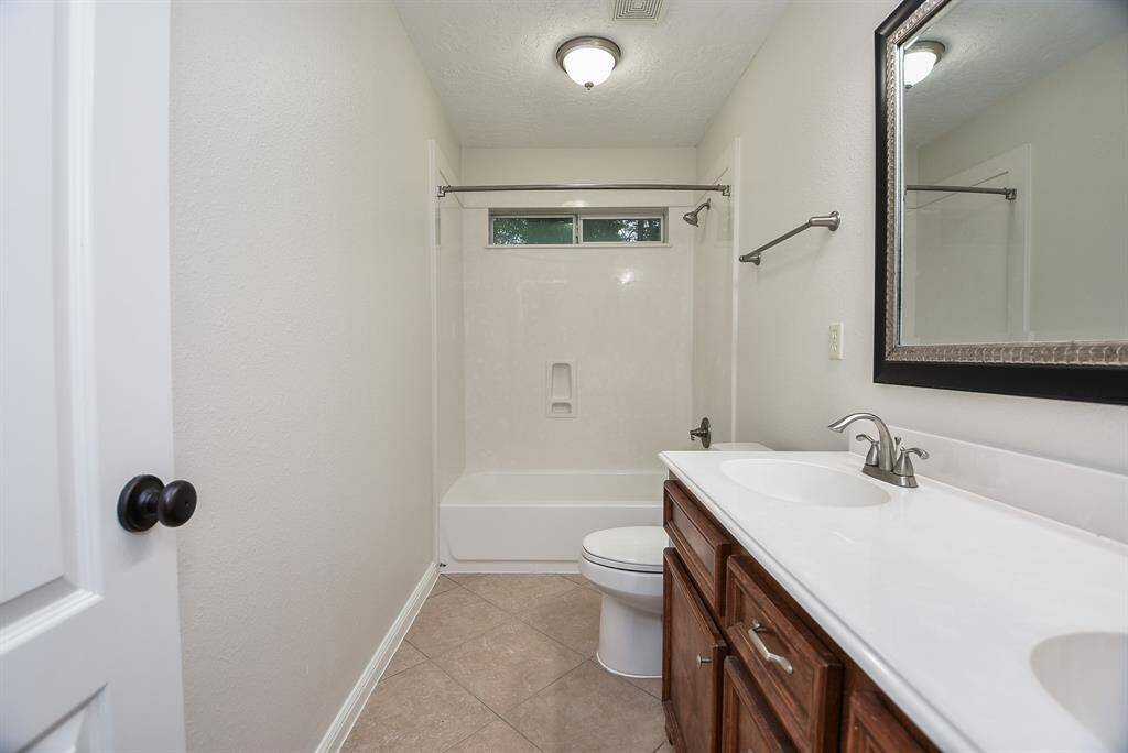 The second bath offers all the comforts of its primary relative!