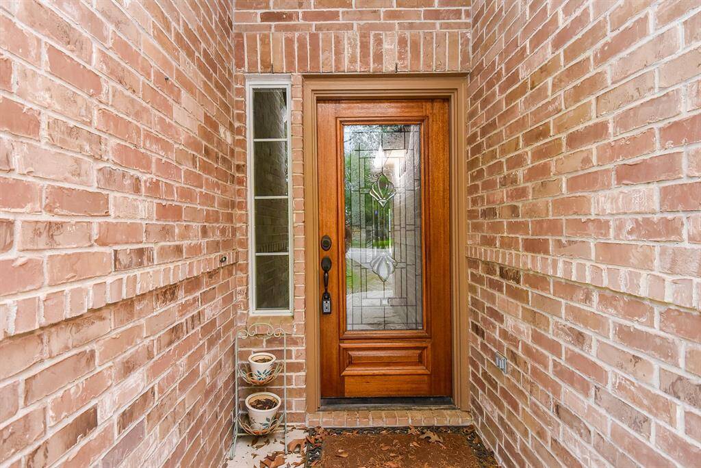 This shining front entry welcomes both family and guests!