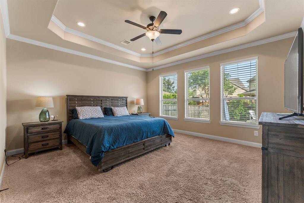 Wake up each morning to serene views of nature in your private Owners’ retreat. Three large windows flood the space with natural light and offer peaceful views of the pool, creating a tranquil atmosphere. With plenty of room for your favorite cozy furnishings, this spacious suite is the perfect place to relax and recharge.