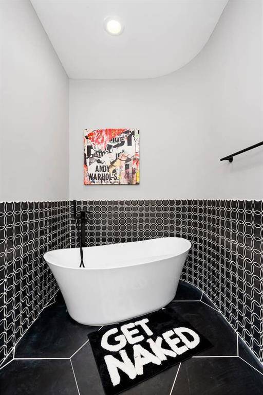 Primary Bath (large soaking tub)