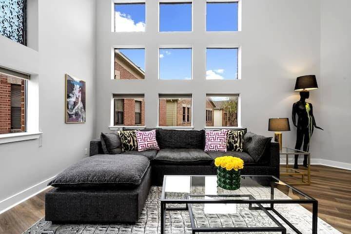 3rd view of Family Room