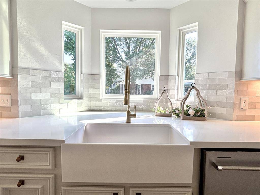 This unique kitchen faucet with pull down sprayer, a combination of art and function, is sure to be a talking point among your guests.