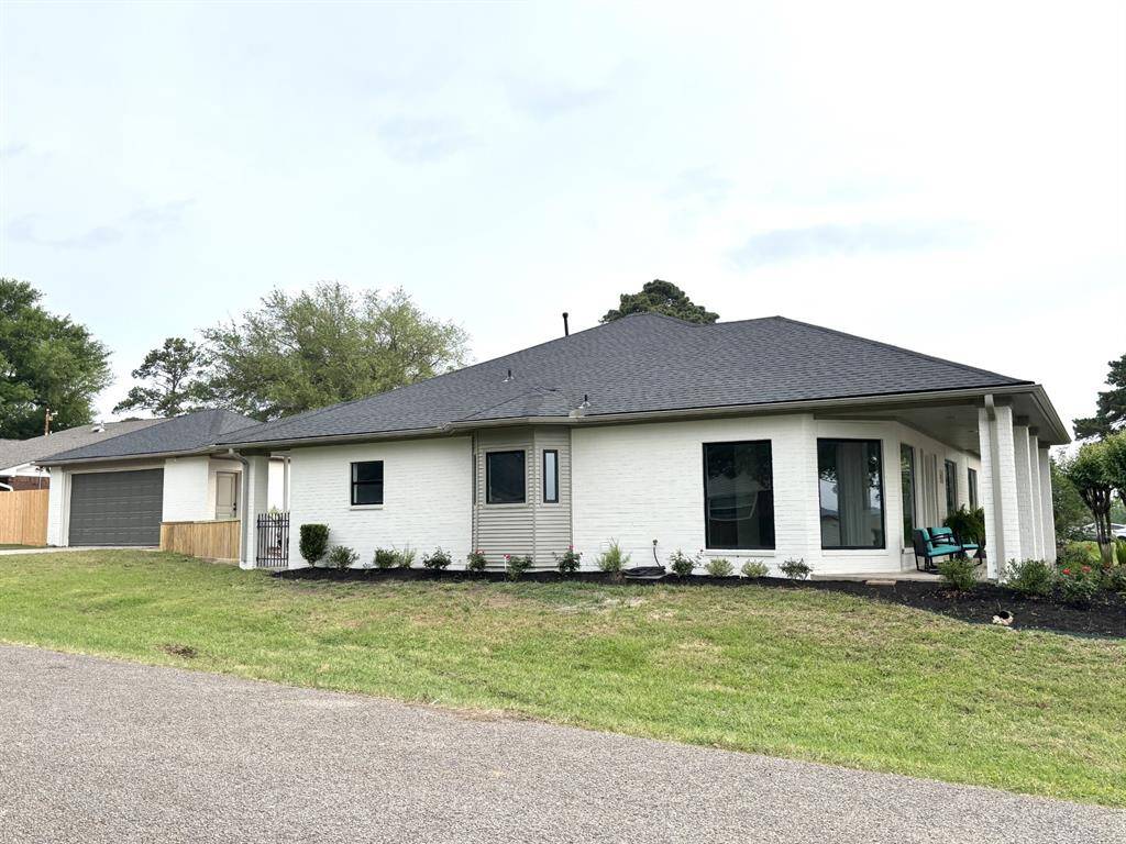 Nestled along the banks of Lake Conroe, Twin Shores includes a private marina where you can keep your water toys, boat and trailer. This marina is located within one block of your new home.