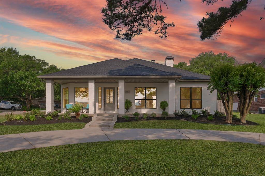 The Magic of the sunsets over Lake Conroe serve to further enhance the beauty of your new home.