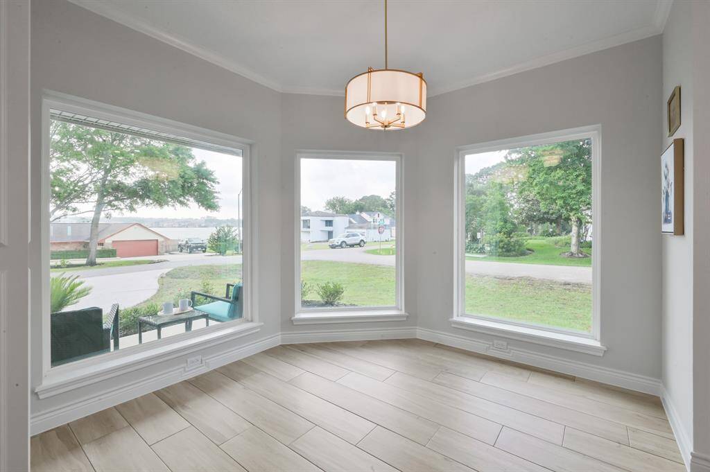 This room is spacious, bright, and also affords spectacular views of the water through expansive windows.