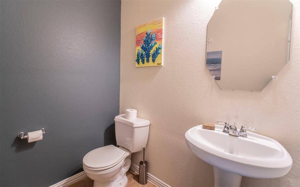 Downstairs 1/2 Bathroom