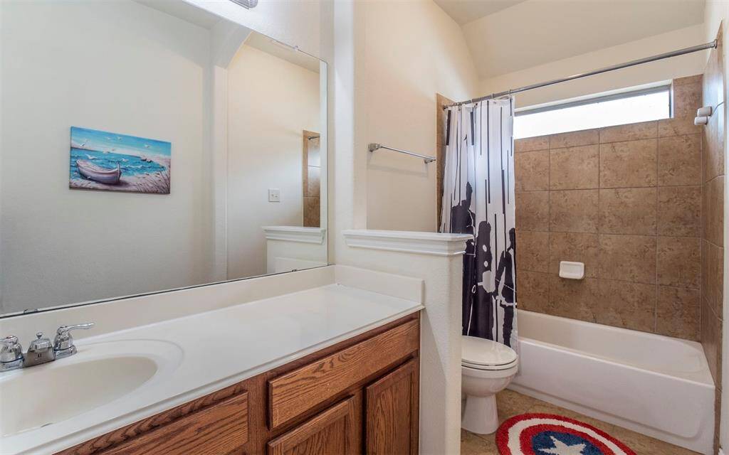 Upstairs 2nd bathroom
