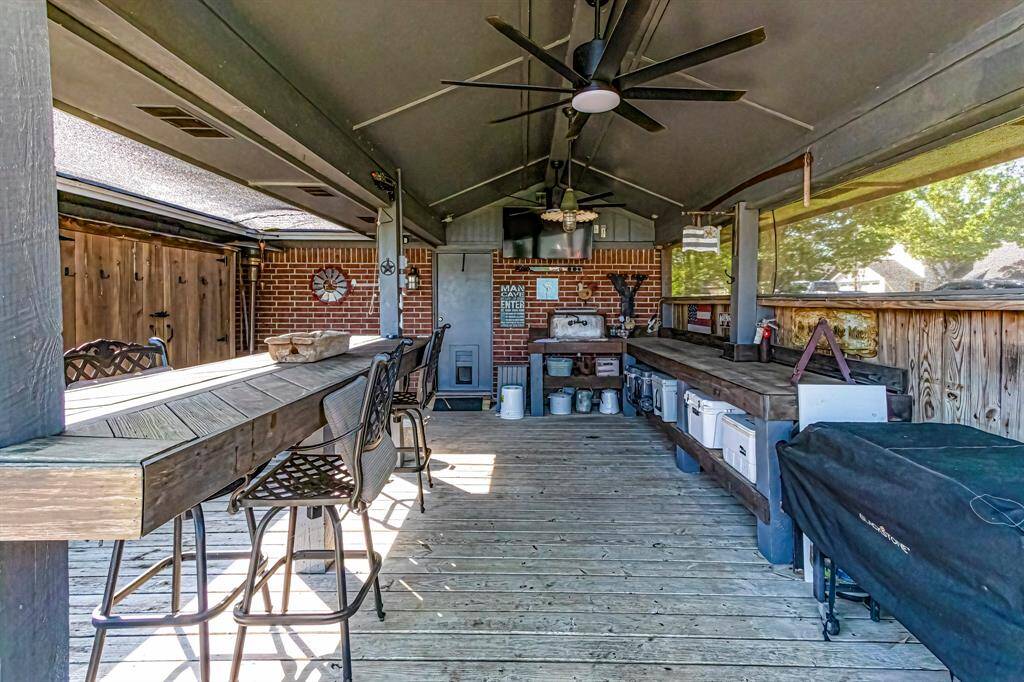 Outdoor bar