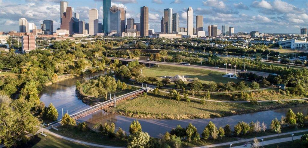 Minutes from Buffalo Bayou