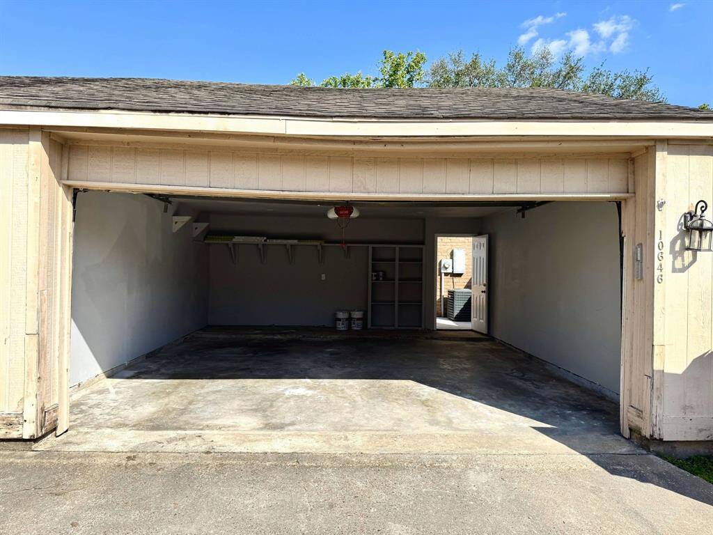 Spacious Garage!