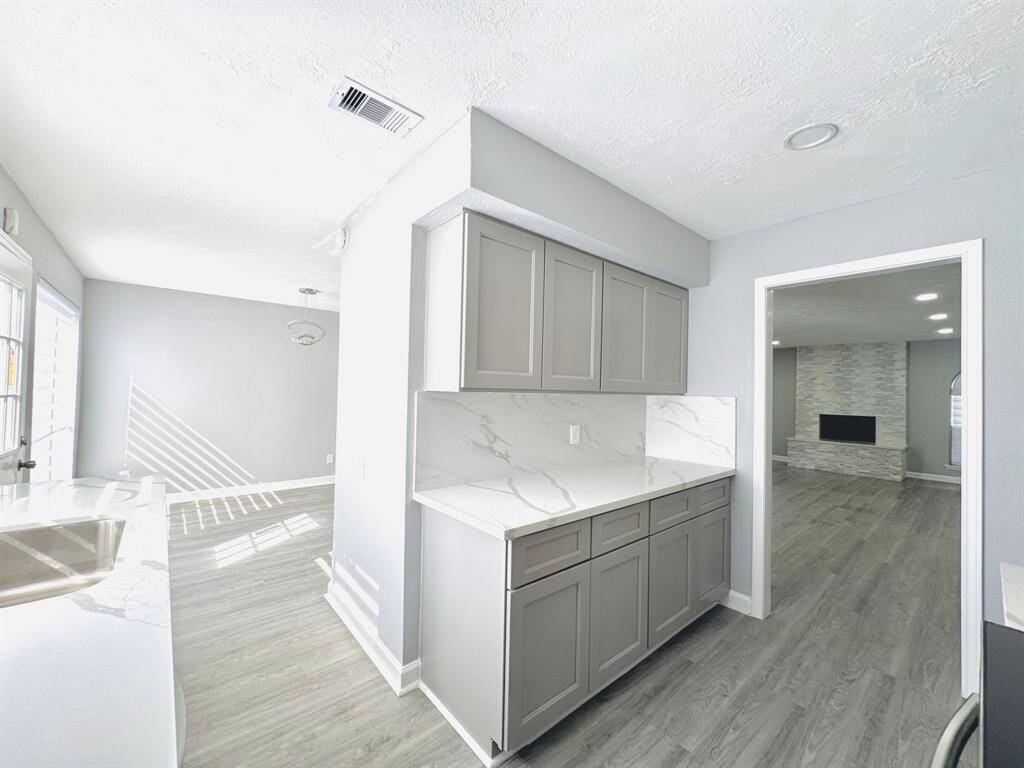 Another angle of this fantastic kitchen, showcasing its spacious layout and stylish finishes. The ample counter space and open design make cooking and meal prep a breeze.