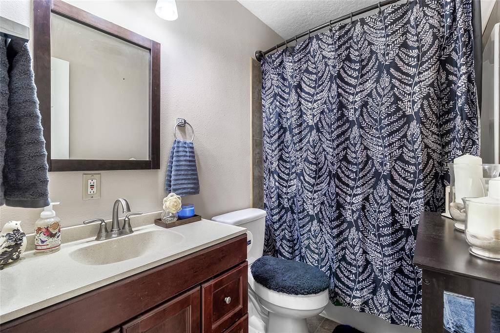 Full Hallway Bath - Tub/Shower