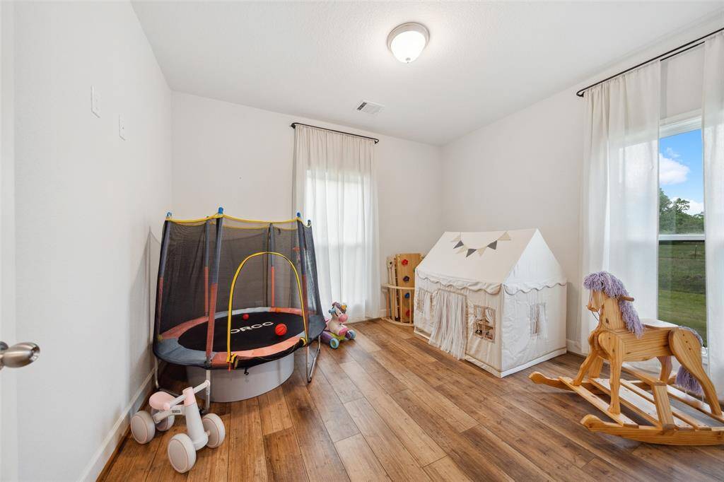 Secondary bedroom