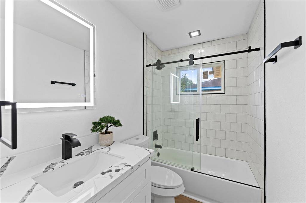 Second fully updated bathroom