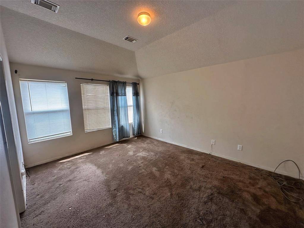 Primary bathroom w/separate tub & shower and water closet