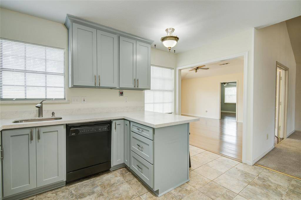 Charming dining space with stylish lighting and a welcoming atmosphere.