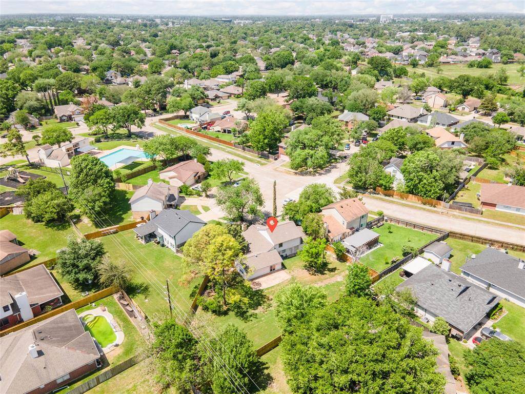 Positioned on a spacious lot near community amenities, this home offers both comfort and convenience.