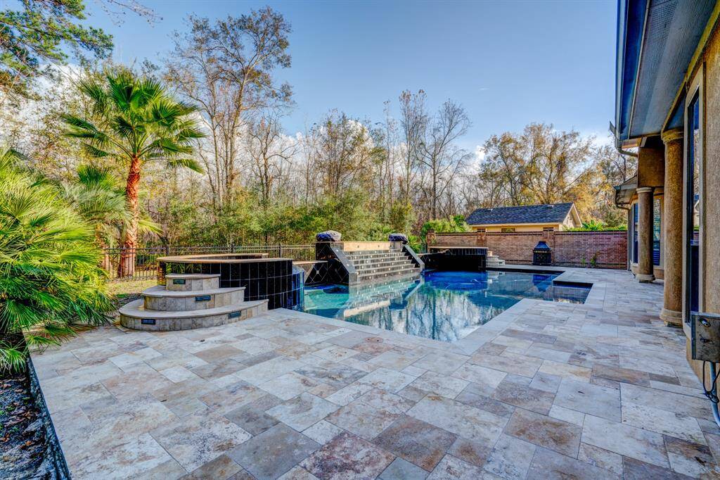Reminiscent of fine Caribbean hotels, the fully fenced-in backyard is an oasis.