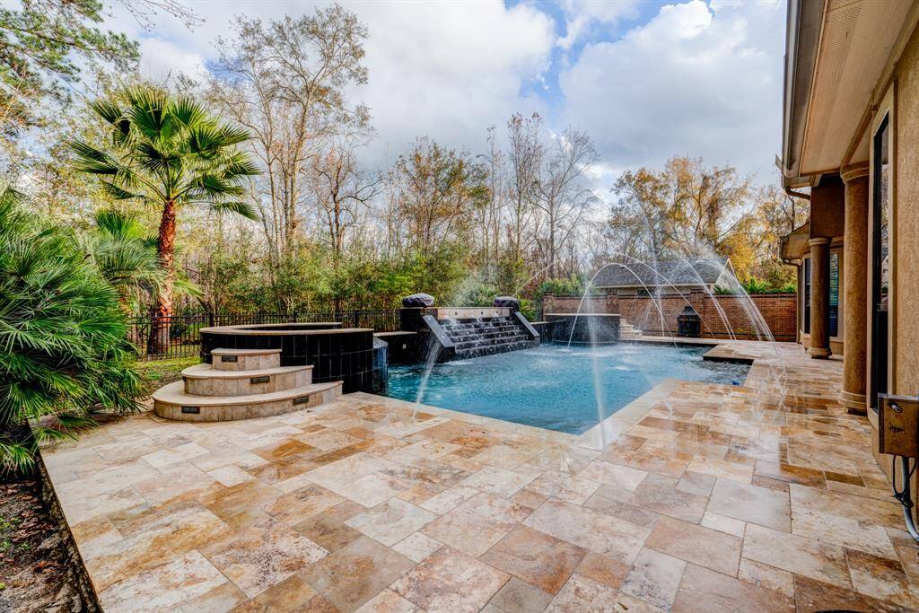 In addition to the waterfall backdrop, clever water stream features add to the exterior beauty and offer both kiddos and adults extra poolside fun!
