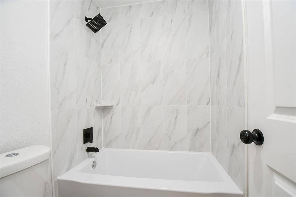 Secondary bathroom with contemporary shower-tub combo.