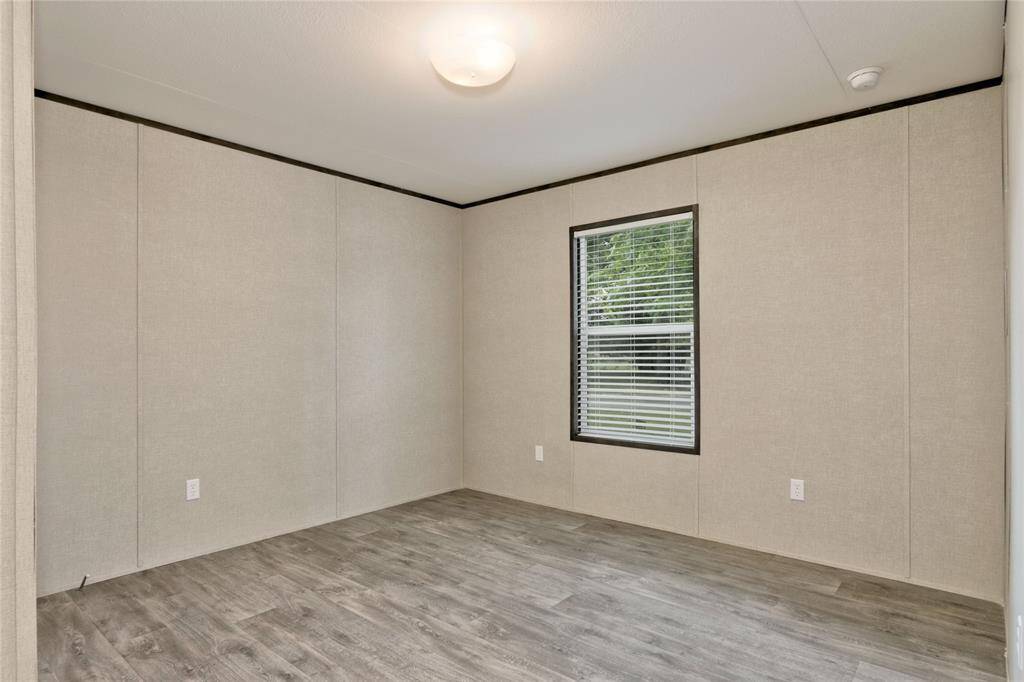 Full Secondary Bathroom
