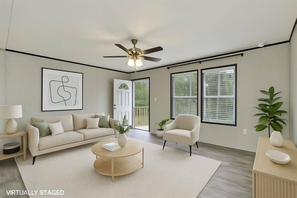 Spacious Livingroom with Open Floor Plan to Kitchen and Dining