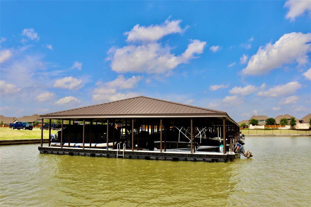 Boat ramp and dock at walking distance