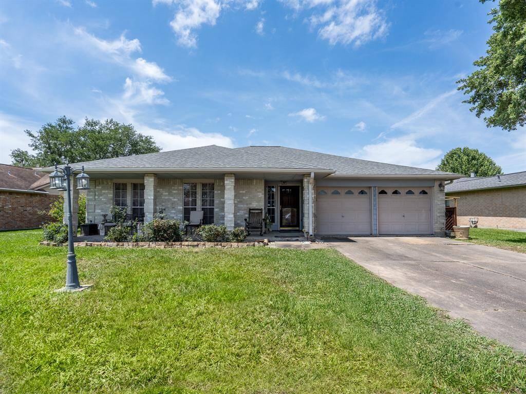 Welcome home to this updated and lovingly cared for home in the sought after Hunters Point Estates neighborhood.