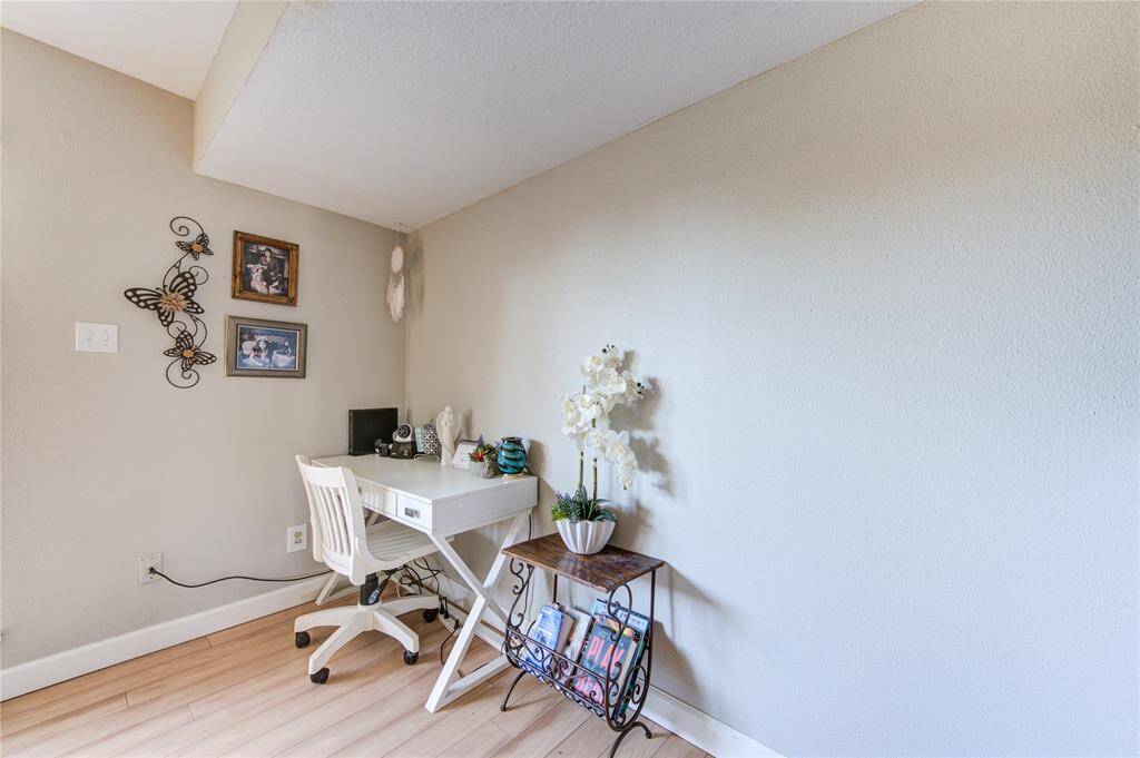 Reading/craft area off the living room