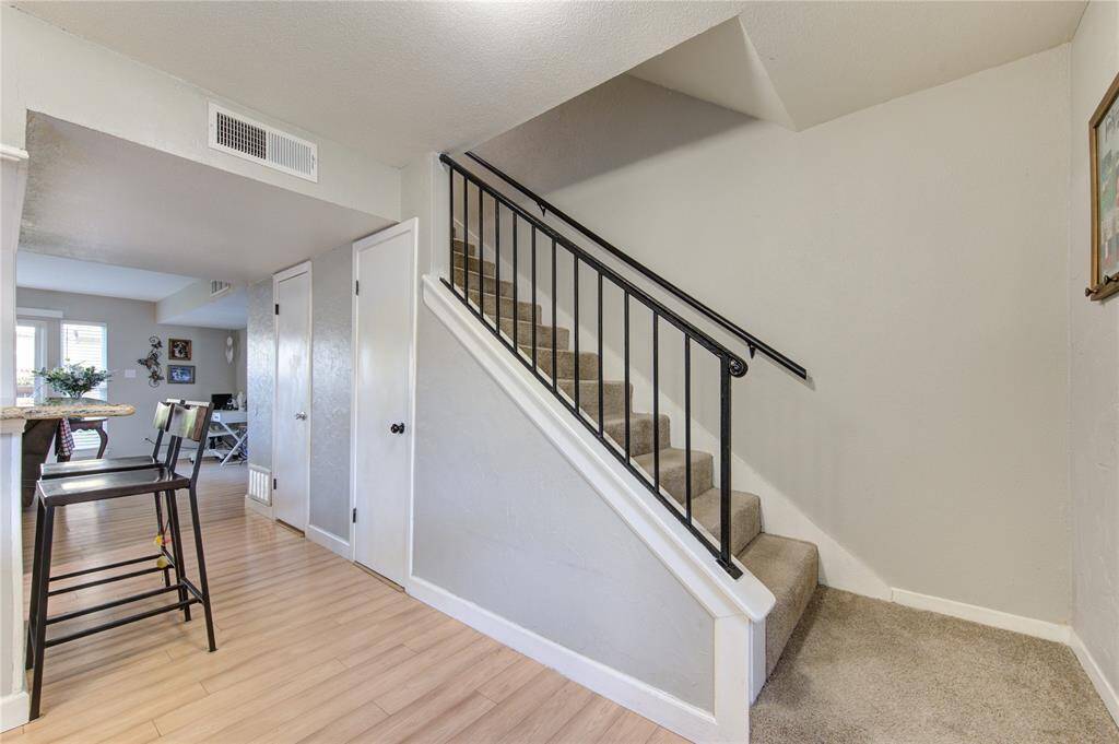 Access to the 2nd floor