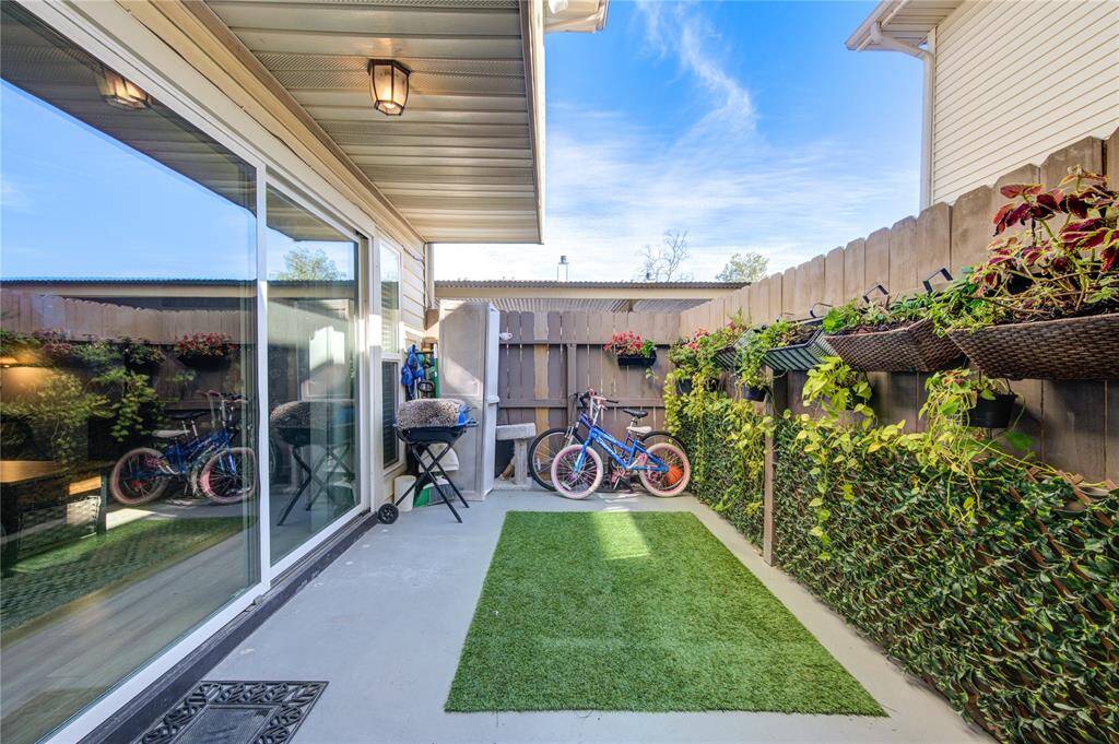 Super nice backyard!