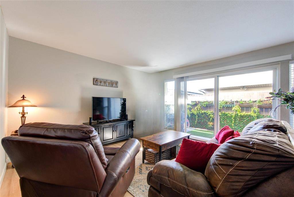 Beautiful wall windows in living room.