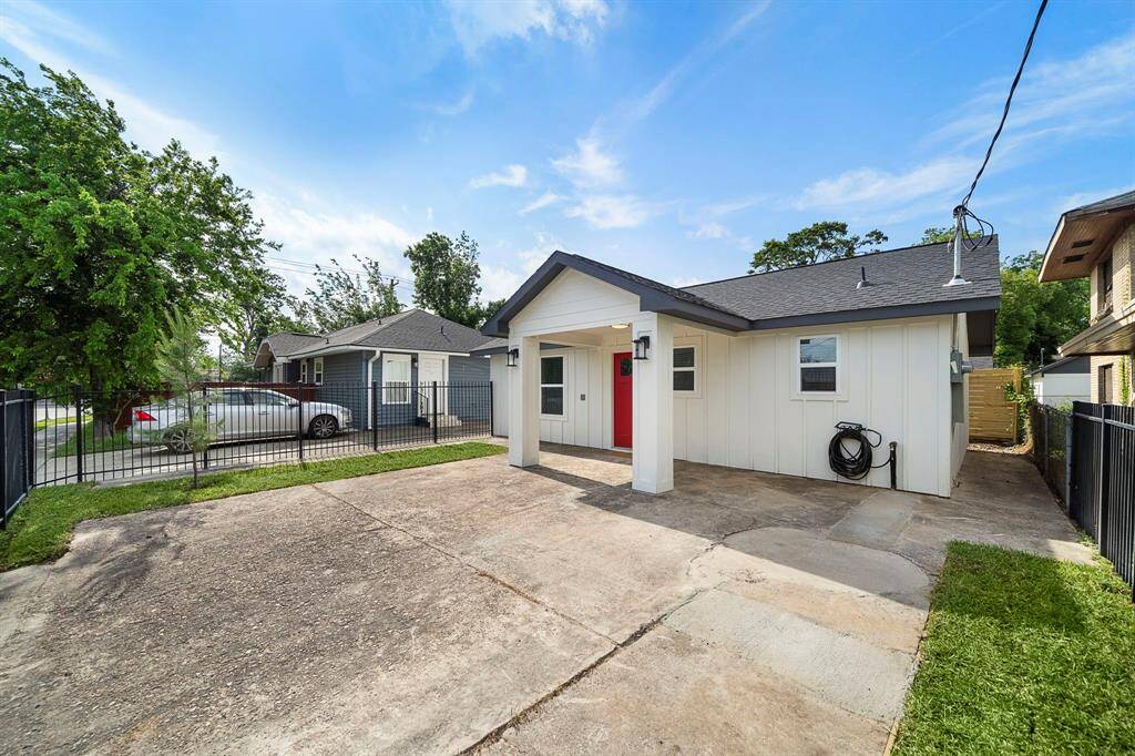 Brand new remodel of this cute Heights house. Be the first to live in it.