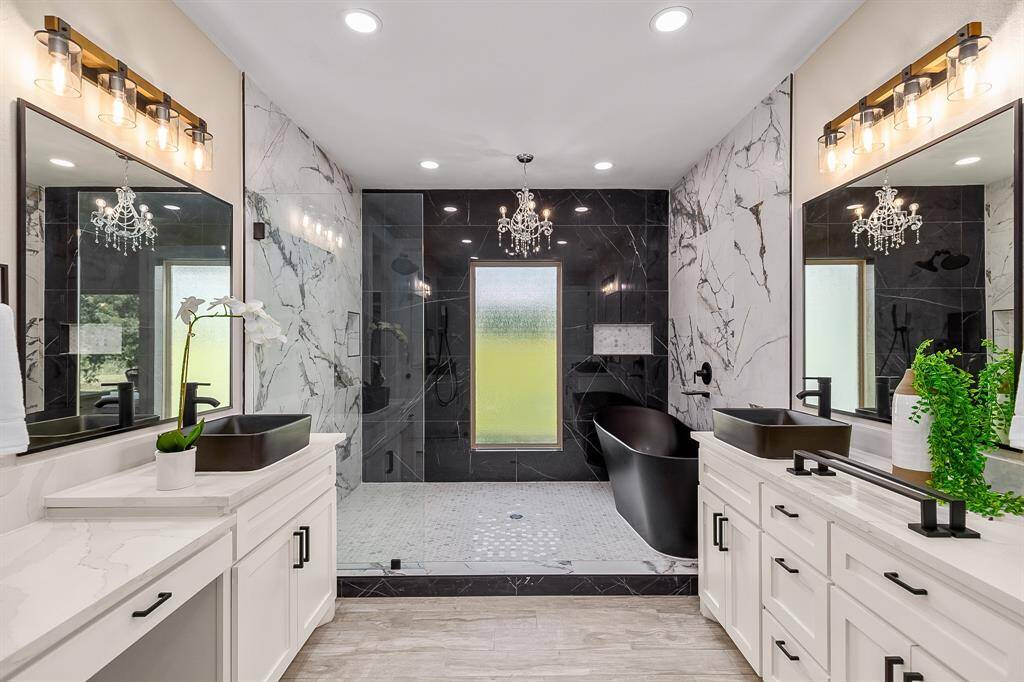 Grand Luxe Master Bath
