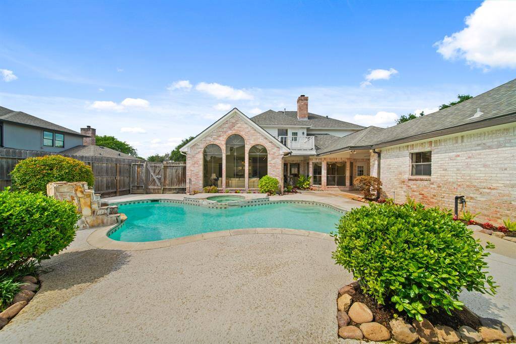 Another view of the pool...