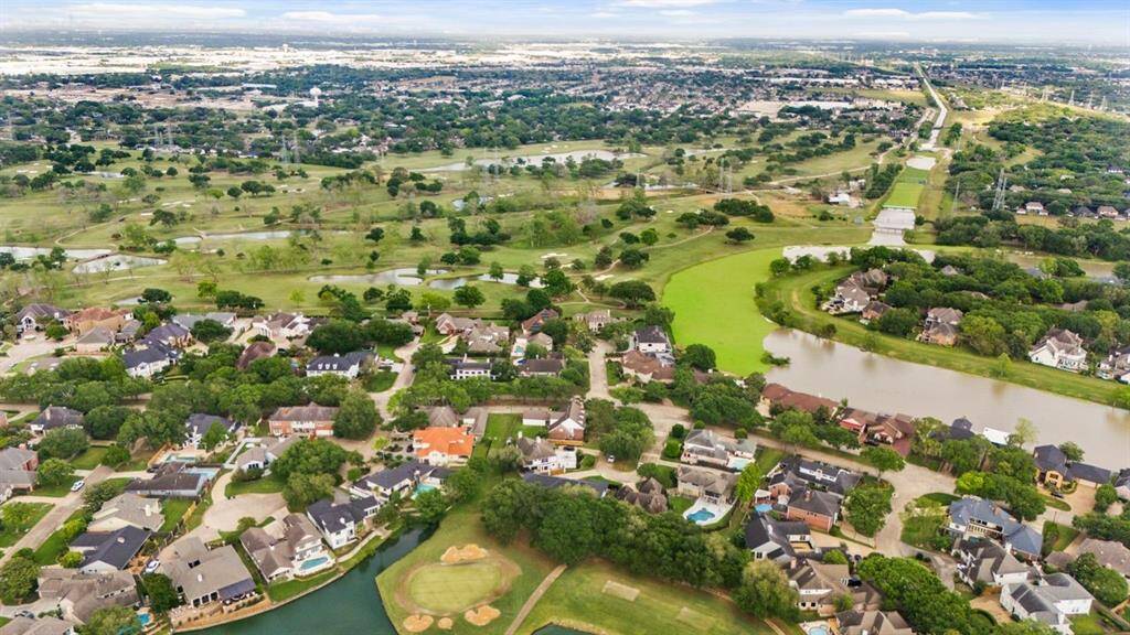 Sugar Creek is in the perfect location...it has easy access to Sugar Creek Country Club and Riverbend Country Club. This community offers something for everyone!
