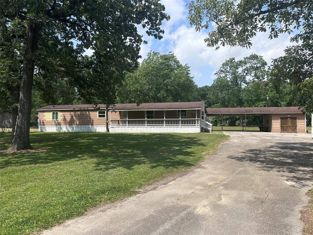 Imagine celebrating with family with this much yard!