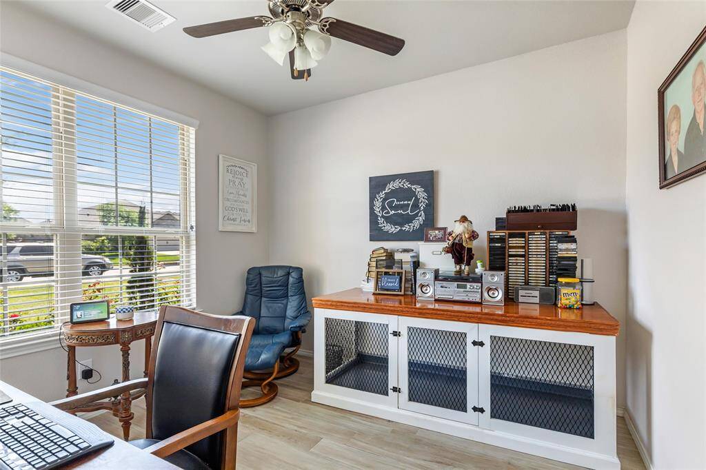 Flex Space located to the immediate left as you enter the home. Perfect for home office, guest room, playroom