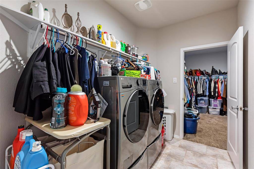 Laundry room connects to primary closet