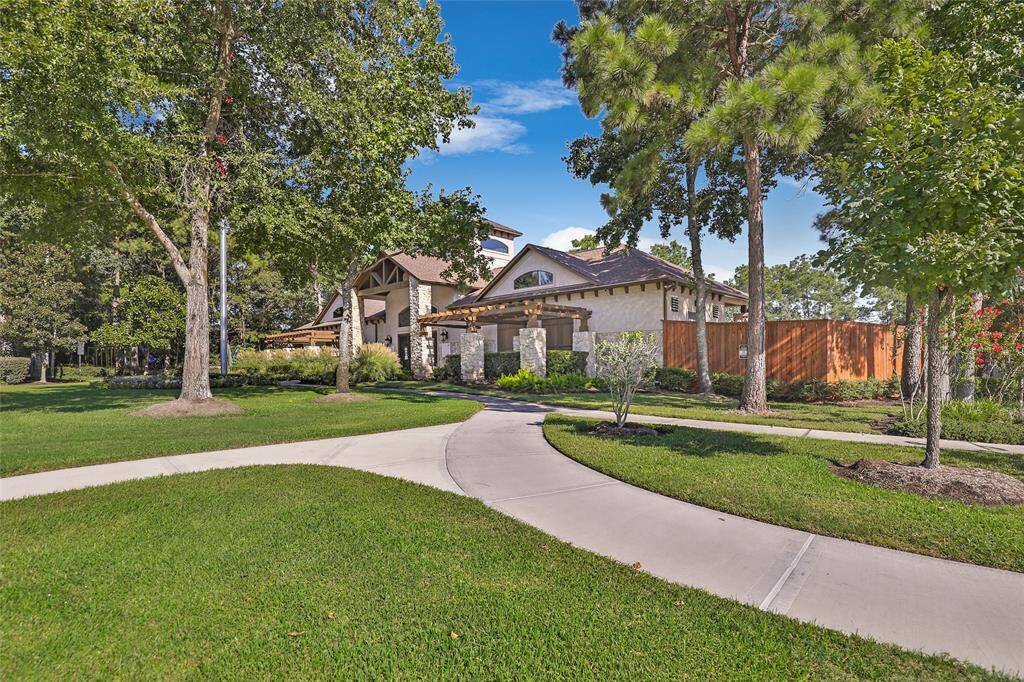 The Valley Ranch Recreation Center features a family-friendly water park with waterslide, splash pad, pool, playgrounds and sports courts. The warm, welcoming clubhouse with fireplace and kitchen offers plenty of space for community events or private parties.