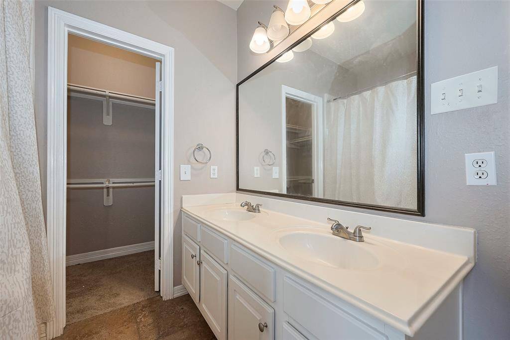Double vanity in primary bath