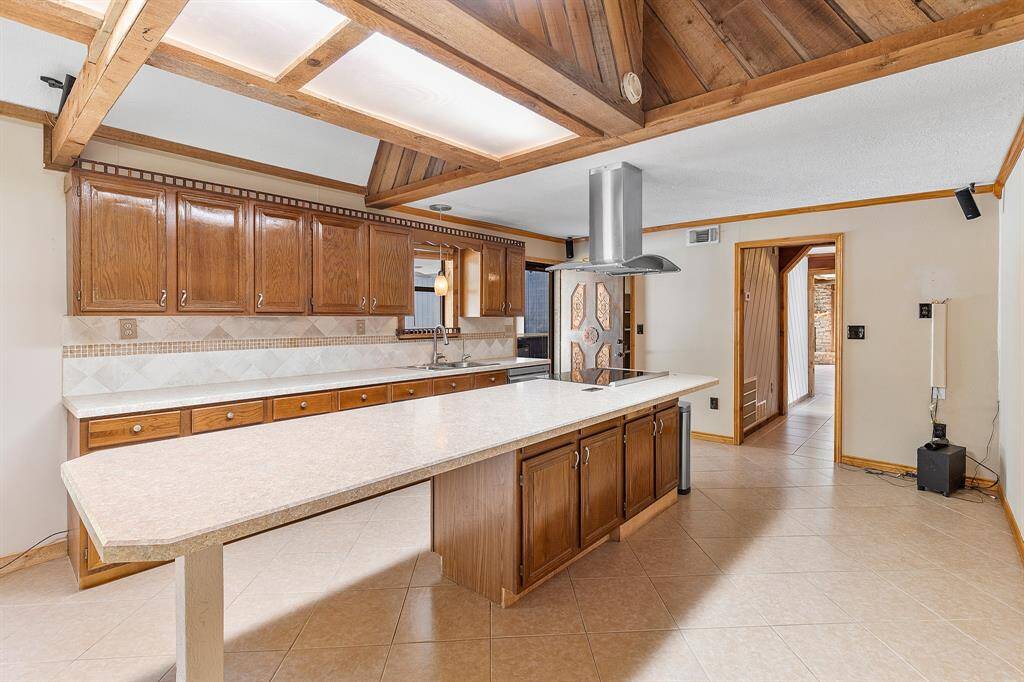 Look at all of that space! Plenty of room for all of the chefs in the family! This kitchen is also wired for sound!